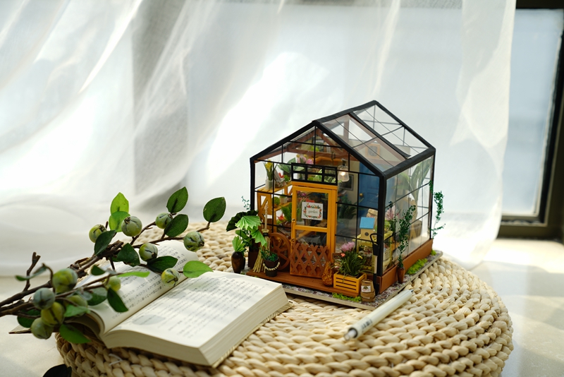 Rolife Cathy's Flower House DIY Miniature House DG104